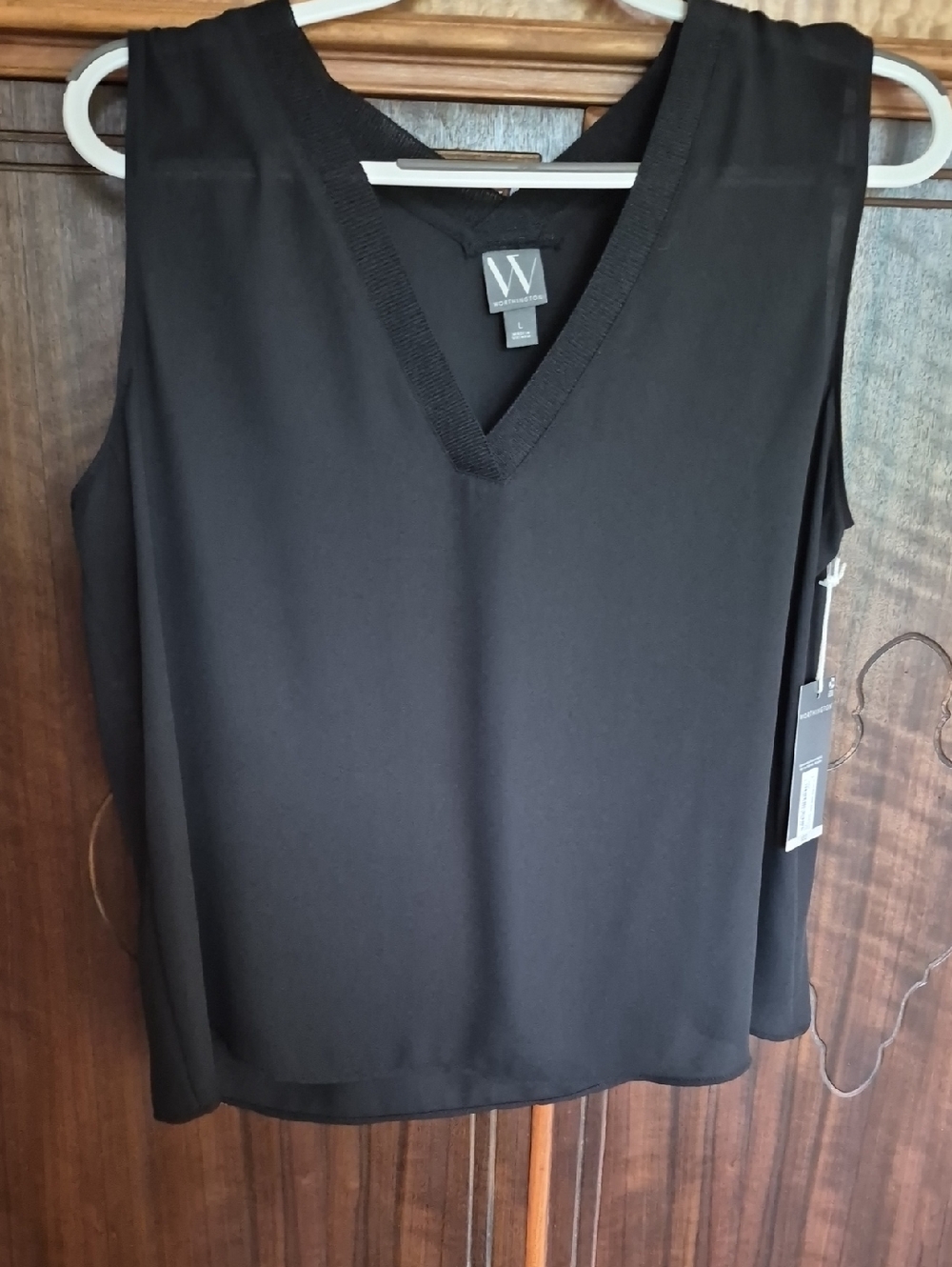 Worthington Black V-Neck Sleeveless Top